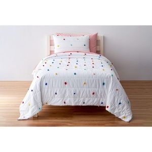 Target Saturday Park Rainbow Tufts Quilt: Sizes Twin and Full/Queen